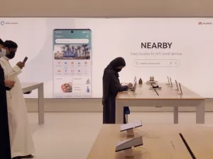 أكبر متجر رائد لشركة هواوي وأول ركن لخدمات هواوي للأجهزة المحمولة (HMS) في الخارج يفتح أبوابه للجمهور في الرياض