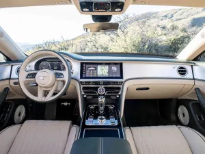 سيارة Bentley Flying Spur الهجينة تثير الإعجاب في بيفرلي هيلز