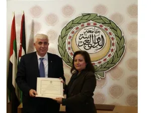 جامعة الدول العربية تكرم "أبوغزاله العالمية" لجهودها في دعم أعمال العقد العربي لمحو الأمية