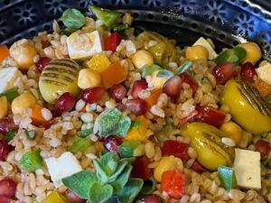 سلطة البرغل مع الزيتون المشوي