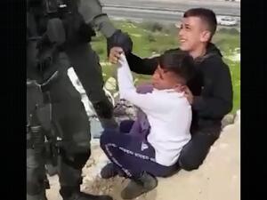 الاحتلال ينكل بأطفال العيساوية 