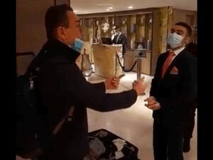 فندق شهير يتهم رجل أعمال لبناني بسرقة "منشفة"
