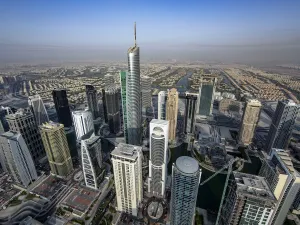 مركز دبي للسلع المتعددة يعلن عن تركيب مظلات لمواقف السيارات بألواح طاقة شمسية في منطقة أبراج بحيرات جميرا تعزيزاً لجهود الاستدامة   