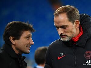 Paris Saint-Germain's Brazilian sporting director Leonardo (L) talks to Paris Saint-Germain's German coach Thomas Tuchel (R) during a training session at the Santiago Bernabeu stadium in Madrid on November 25, 2019, on the eve of their UEFA Champions League football match against Real Madrid CF. / AFP / GABRIEL BOUYS