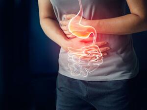 طبيب البوابة: 5 أسباب لألم المعدة بعد الأكل 