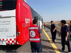 8 وفيات و43 إصابة بانقلاب حافلة في المدينة المنورة