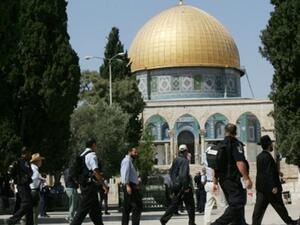 المستوطنون يقتحمون ساحات "الأقصى" ونداءات استغاثة من داخله