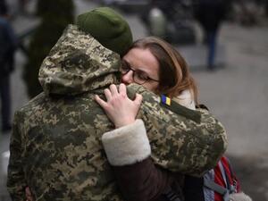 اوستن يحرض الاوكرانيين على القتال