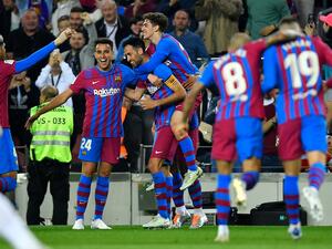 برشلونة في مهمة صعبة أمام ريال بيتيس اليوم (المصدر: أ ف ب)