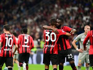 ميلان يتحدى فيورنتينا اليوم (المصدر: أ ف ب)