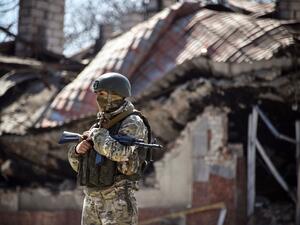 Russian shelling destroys residential building in Bakhmut