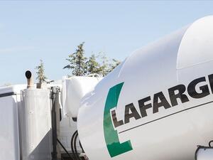 التحقيق مع شركة “لافارج” بتهم ارتكاب “جرائم ضد الإنسانية” وتمويل “الإرهاب” في سورية.