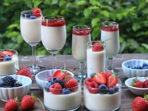 حلوى بانا كوتا بالتوت والفراولة الشهية