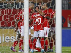 Ahly's players celebrate at the end of the CAF Champions League semi-final match between Egypt's al-Ahly and Algeria's ES Setif at the al-Salam stadium in Cairo on May 7, 2022. (Photo by Khaled DESOUKI / AFP)