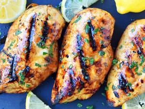 أفضل تتبيلة لشواء الدجاج