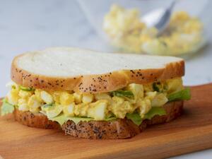 سندويتش سلطة البيض اللذيذ
