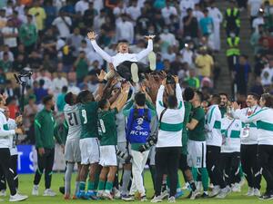 Saudi Arabia's French coach Herve Renard is carried by team players in celebration at the end of the 2022 Qatar World Cup Asian Qualifiers football match between Saudi Arabia and Australia, at the King Abdullah Sport City Stadium in the city of Jeddah, on March 29, 2022. (Photo by AFP)