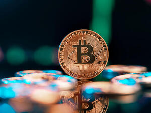 أسعار العملات الرقمية: البيتكوين يرتفع إلى 30 ألف دولار