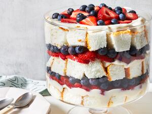 حلوى الصيف: ترايفل بالفراولة والتوت