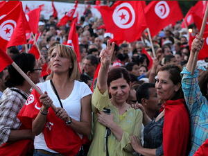 وتشهد تونس أزمة سياسية عميقة