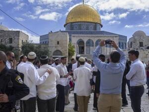 مستوطنون يقتحمون المسجد الأقصى