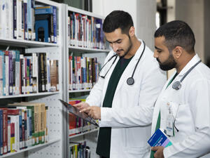 جامعة الإمارات تمول 204 مشروعاً للأبحاث الصيفية لطلبة الجامعة