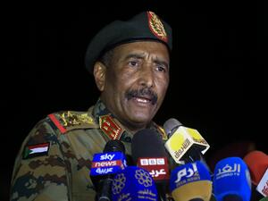President of the Sudanese Transitional Council, General Abdel Fattah al-Burhan, attends an army exercise on the outskirts of the capital Khartoum on October 30, 2019. / AFP / ASHRAF SHAZLY Sudanese Army