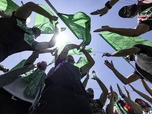 Palestinian students supporting the Islamic Hamas movement wave the movement's flag as they celebrate a victory in student elections at Birzeit University on the outskirts of Ramallah in the occupied West Bank on May 19, 2022. (Photo by ABBAS MOMANI and ABBAS MOMANI / AFP) Hamas: Unity, resistance only way to fight Israeli occupation, foil its plots
