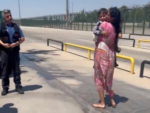 لحظة لقاء المذيعة الأردنية أحلام العجارمه بطفلها المخطوف