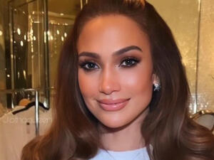 جينيفر لوبيز بفستان زفاف ناعم من توقيع زهير مراد جينيفر لوبيز بفستان زفاف ناعم من توقيع زهير مراد