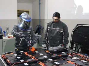 Electrifying Qatar: Audi Middle East completes first training of High Voltage Experts in the region