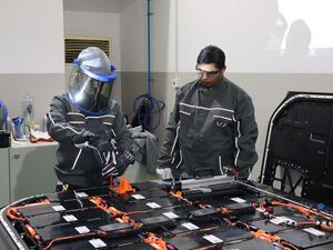 Electrifying Qatar: Audi Middle East completes first training of High Voltage Experts in the region