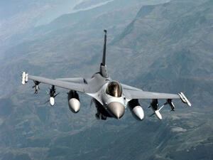 مقاتلة "إف-18"