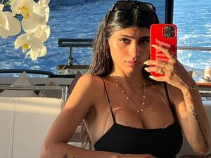 اختراق مديرية التعليم في البحيرة للمطالبة بتعيين ميا خليفة