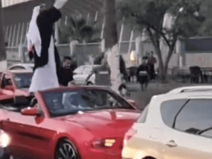 In Irbid: Man gives money away 
