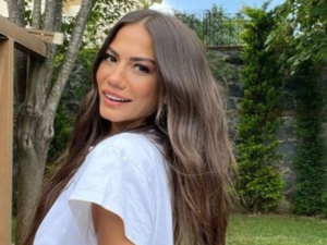 Demet Özdemir to Give Away one of Her Wedding Dresses