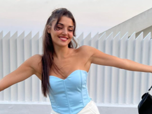 Hande Erçel took a trip to Greece alongside her sister Gamze