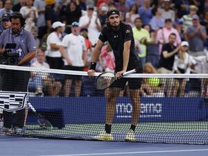Stefanos Tsitsipas of Greece reacts after being defeated by Daniel Elahi Galan of Columbia during the Men's Singles First Round on Day One of the 2022 US Open at USTA Billie Jean King National Tennis Center on August 29, 2022 in the Flushing neighborhood of the Queens borough of New York City. Julian Finney/Getty Images/AFP (Photo by JULIAN FINNEY / GETTY IMAGES NORTH AMERICA / Getty Images via AFP)
