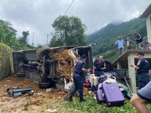 إنقلاب حافلة تقل سياحا سعوديين في مدينة ريزي التركية