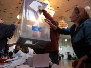 Election commission members count votes of refugees from Russian-held regions of Ukraine for a referendum at a polling station in Simferopol, Crimea, on September 27, 2022. (Photo by STRINGER / AFP) annexation votes