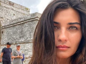 Tuba Büyüküstün's Look From London's Fashion Week
