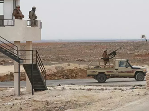 Jordanian soldiers guard the border with Syria 