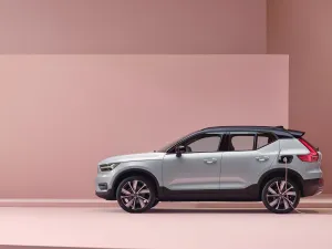 Volvo Cars partners with the world’s most advanced everyday footwear brand, Casca, to create a limited-edition sneaker inspired by the Volvo XC40 Recharge