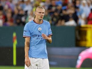 Manchester City's Norwegian striker Erling Haaland looks on during the international friendly match between Manchester City and FC Bayern Munich at at Lambeau Field in Green Bay, Wisconsin, on July 23, 2022. (Photo by Kamil KRZACZYNSKI / AFP)