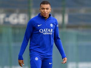 Paris Saint-Germain's French forward Kylian Mbappe takes part in a training session on the eve of the UEFA Champions League football match between Paris Saint-Germain and Juventus Turin in Saint-Germain-en-Laye outside Paris, on September 5, 2022. (Photo by FRANCK FIFE / AFP)