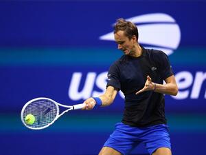 Daniil Medvedev of Russia returns a shot against Arthur Rinderknech of France in their Men's Singles Second Round match on Day Three of the 2022 US Open at USTA Billie Jean King National Tennis Center on August 31, 2022 in the Flushing neighborhood of the Queens borough of New York City. Elsa/Getty Images/AFP (Photo by ELSA / GETTY IMAGES NORTH AMERICA / Getty Images via AFP)