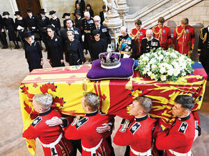 Video: Royal Guard Collapses Near Queen's Coffin