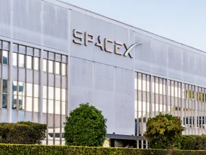 Saudi Arabia Buys 2 of SpaceX Astronaut Seats