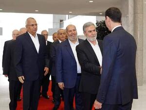 الحية والاسد