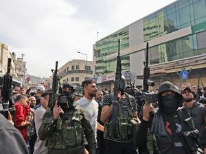 عرين الاسود تحل نفسها وتنضم للاجهزة الامنية الفلسطينية